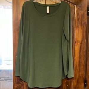 Zenana Women’s Size 1X Olive Long Sleeve Top